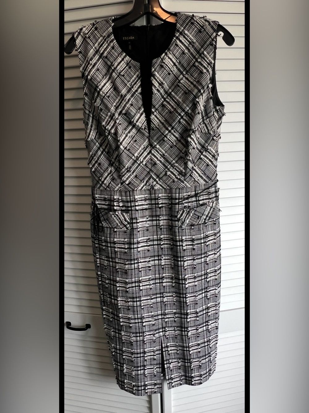 Escada 36 Sz Sm Black Ivory Plaid Tweed Fringed Texture Sheath Mid Dress